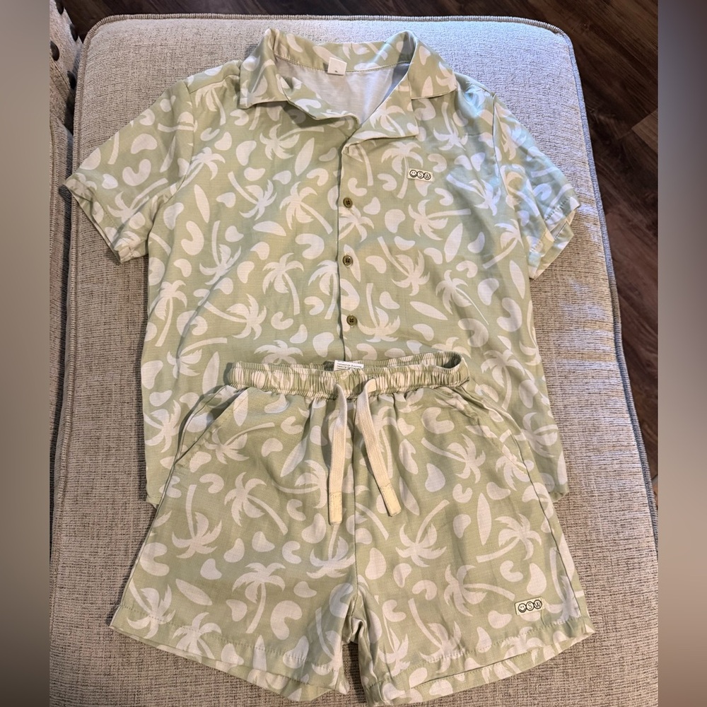 Green and White Hawaiian beach Set size 9 youth